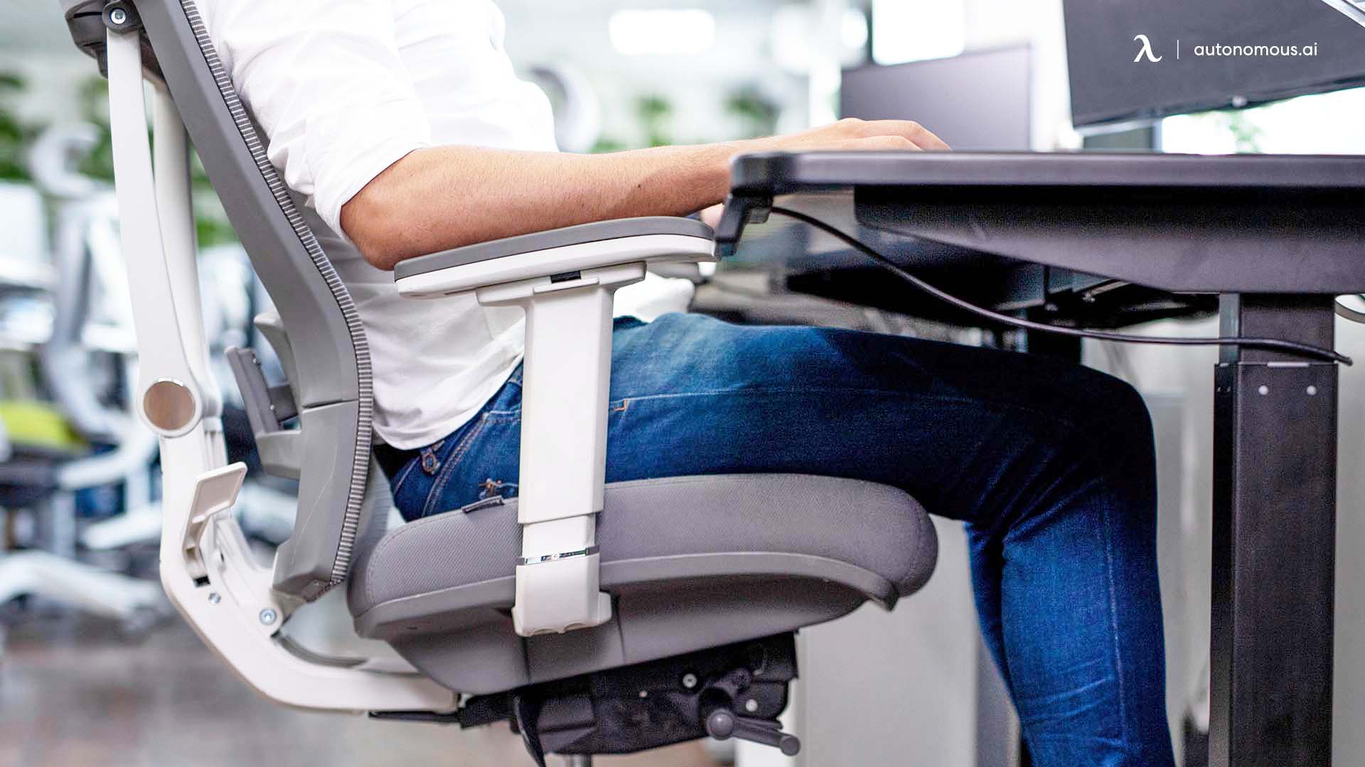 Where Should You Position the Lumbar Support in an Office